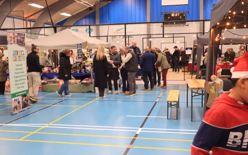 Julemarked samlede Billum i hallen