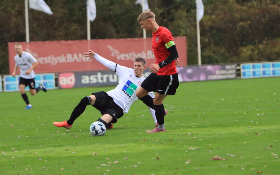 Varde redder point i overtiden