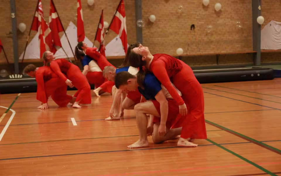 Seniorer fejrer gymnastik og fællesskab