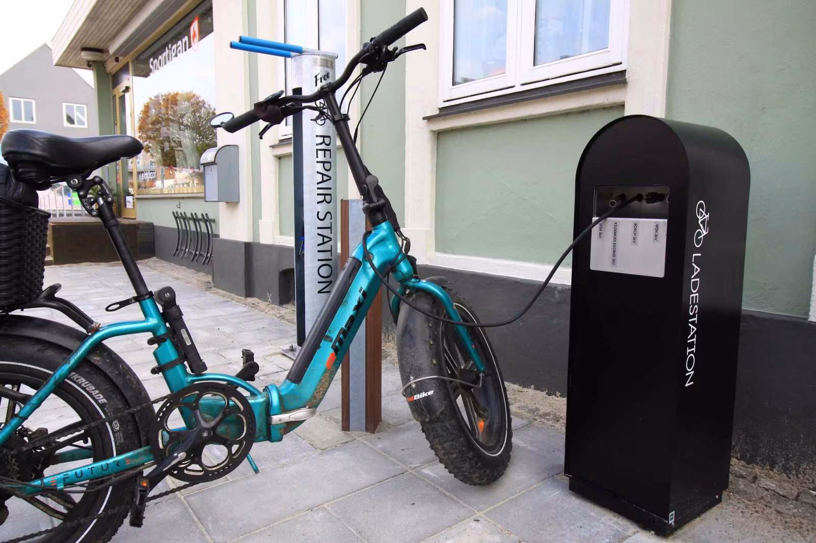 Verdens første elcykel-ladestander åbnet