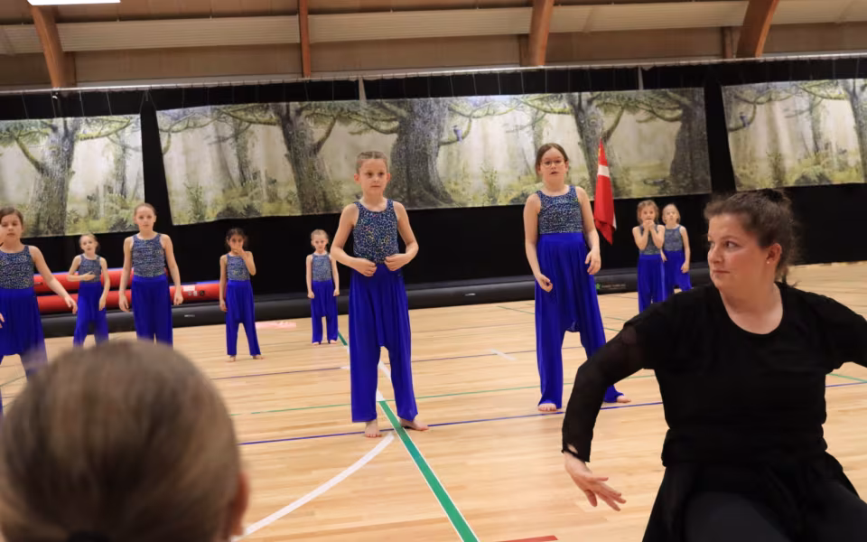 Forårsopvisning styrker integration i Outrup