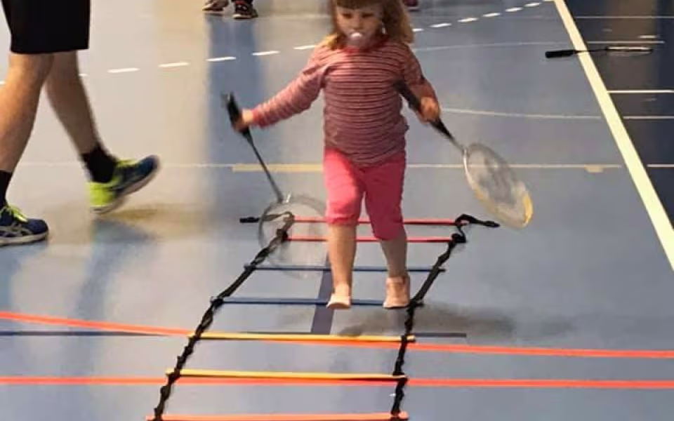 Det skal være sjovt at spille badminton uanset alder