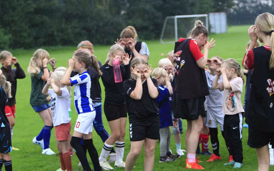 Pigeraketten landede  i Outrup Boldklub
