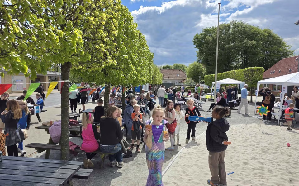 Stor deltagelse til Tistrup Screaming Carneval på torvet - Se de mange billeder