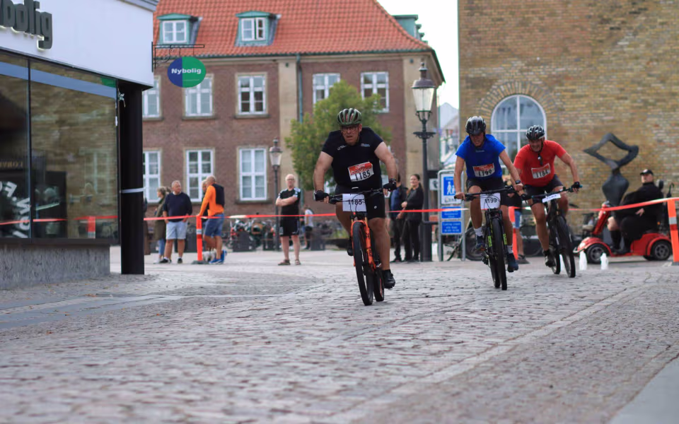 Sponsorløb skabte fest på torvet