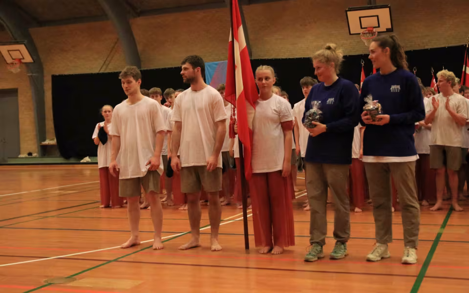 Farverig opvisning lyser Sportspark op