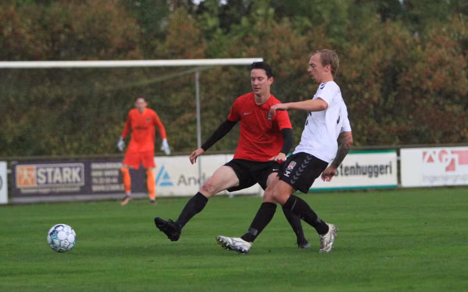 Varde redder point i overtiden