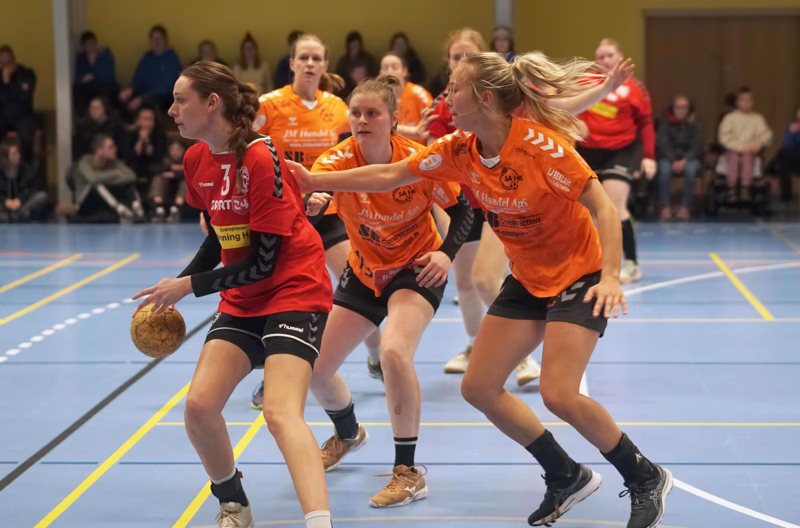 13. december kl 19.00 møder SAHK puljens nummer to Team Haderslev. Kampen spilles hjemme i Skovlund-Ansager hallen.