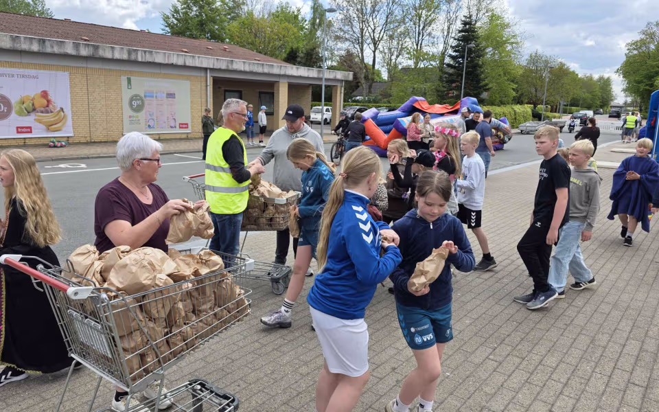 Stor deltagelse til Tistrup Screaming Carneval på torvet - Se de mange billeder