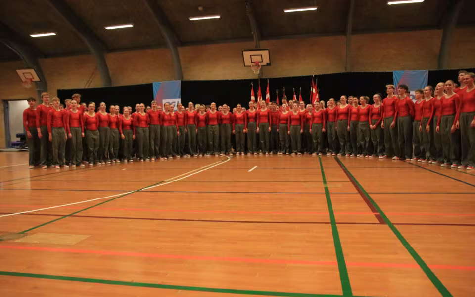 Farverig opvisning lyser Sportspark op