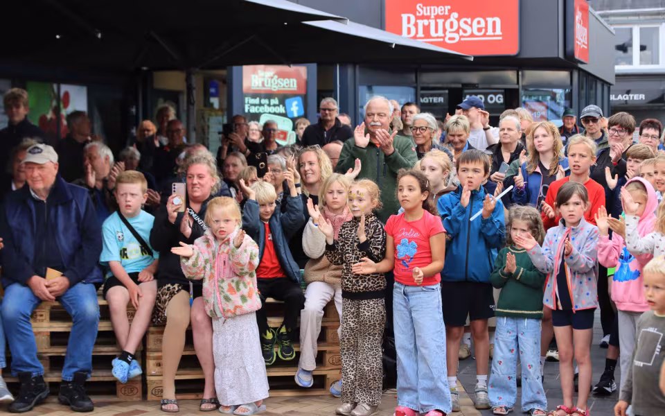 Sommeraften med rytmer i byen