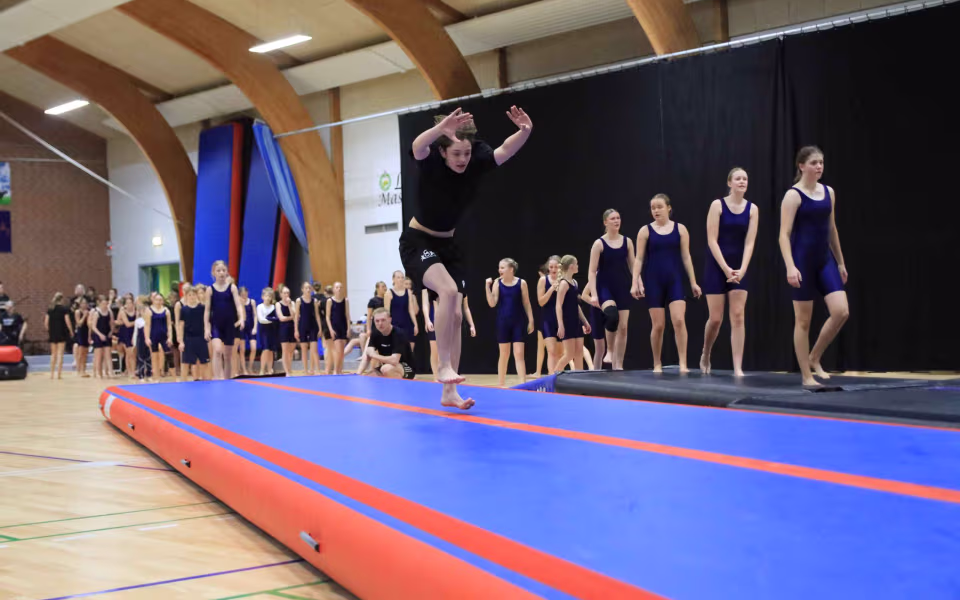 Julegymnastik samler fuldt hus
