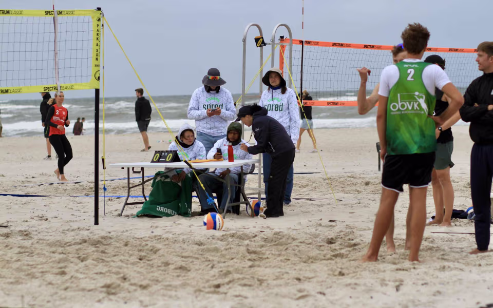 Vestenvinden udfordrer beachvolley-eliten