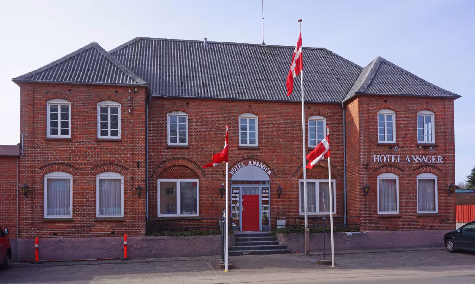 Der flages i byen og på hotellet i dag, og med god grund.