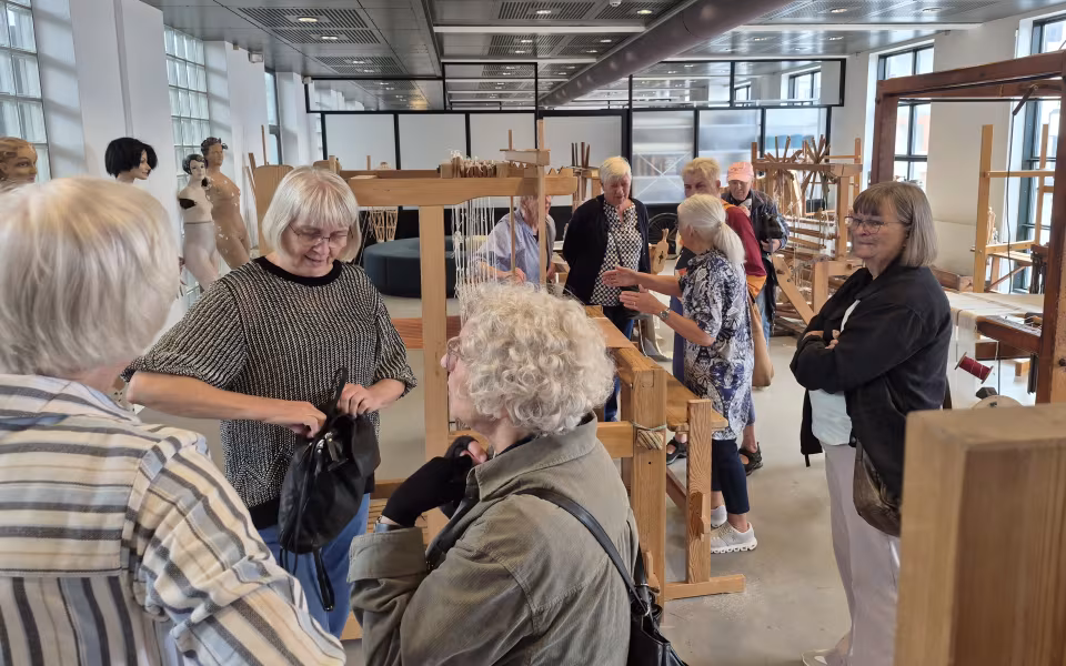 44 på sogneudflugt med stop i brunkulslejrene