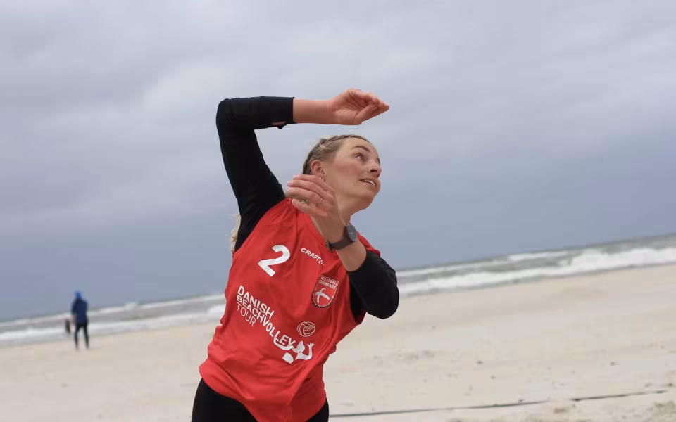 Vestenvinden udfordrer beachvolley-eliten