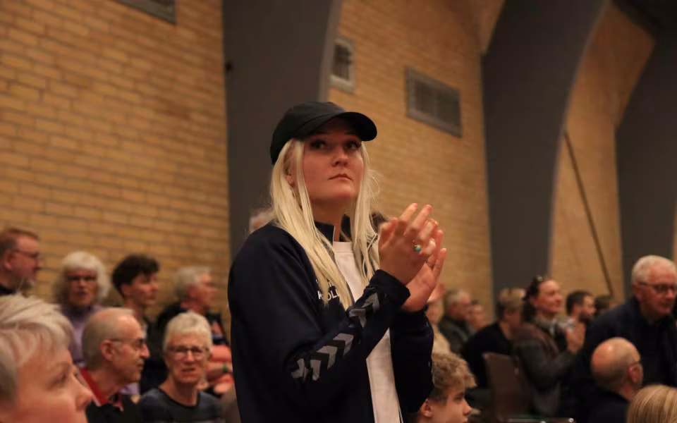 Farverig opvisning lyser Sportspark op
