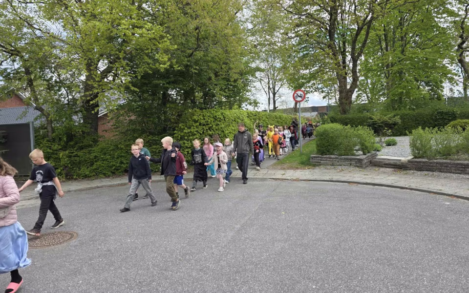 Stor deltagelse til Tistrup Screaming Carneval på torvet - Se de mange billeder