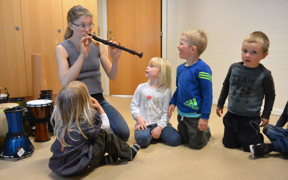 Musik og kreativitet i børnehaven, dagplejen og skolen