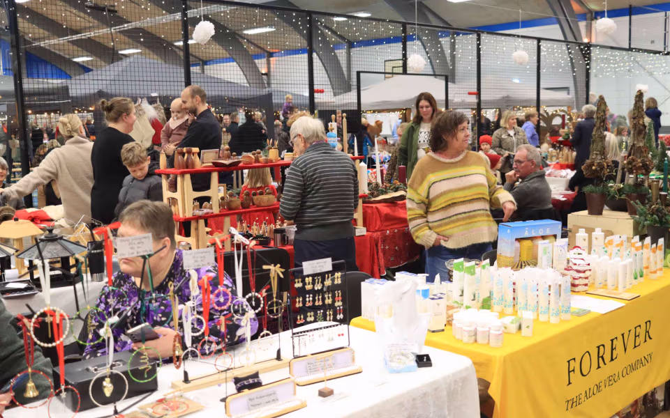 Julemarked samlede Billum i hallen