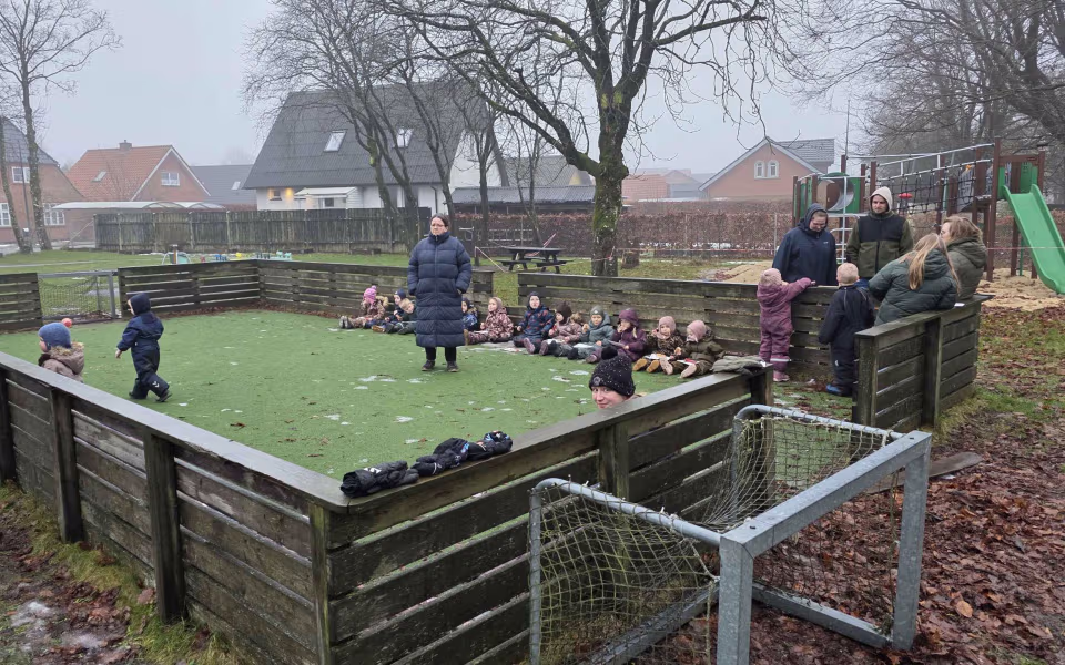 Indvielse af nyt legetårn ved Møllehuset i Tistrup
