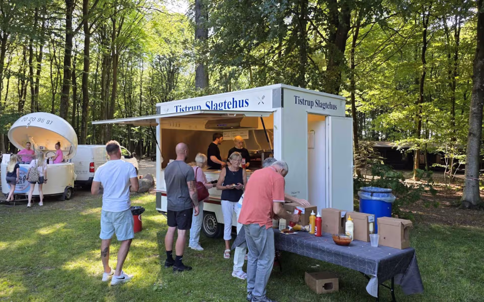 Filmklip og billeder fra Midsommerfest i Tistrup Anlæg