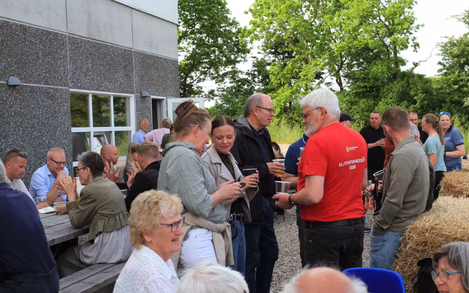 Sidste hilsen i stalden