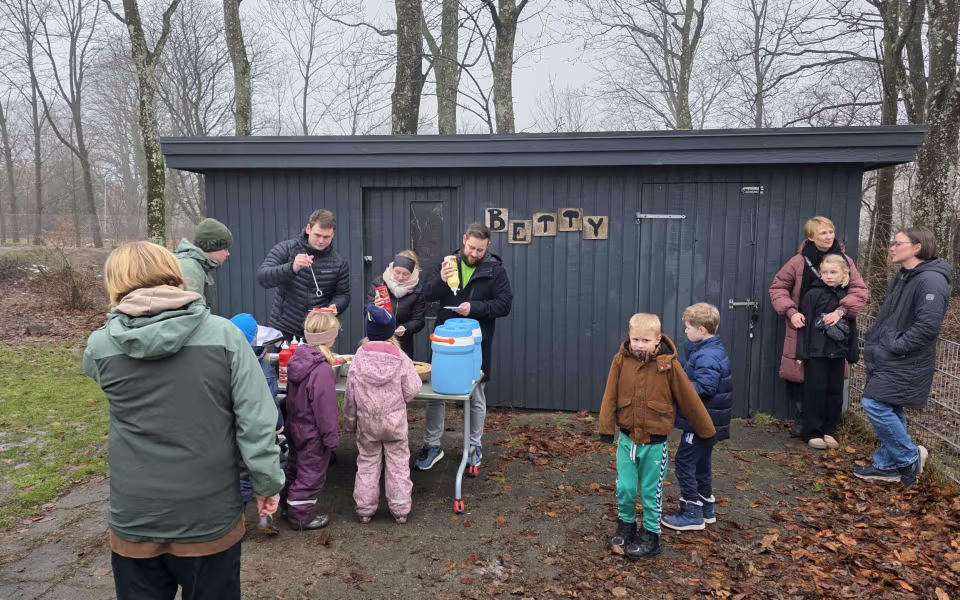 Indvielse af nyt legetårn ved Møllehuset i Tistrup