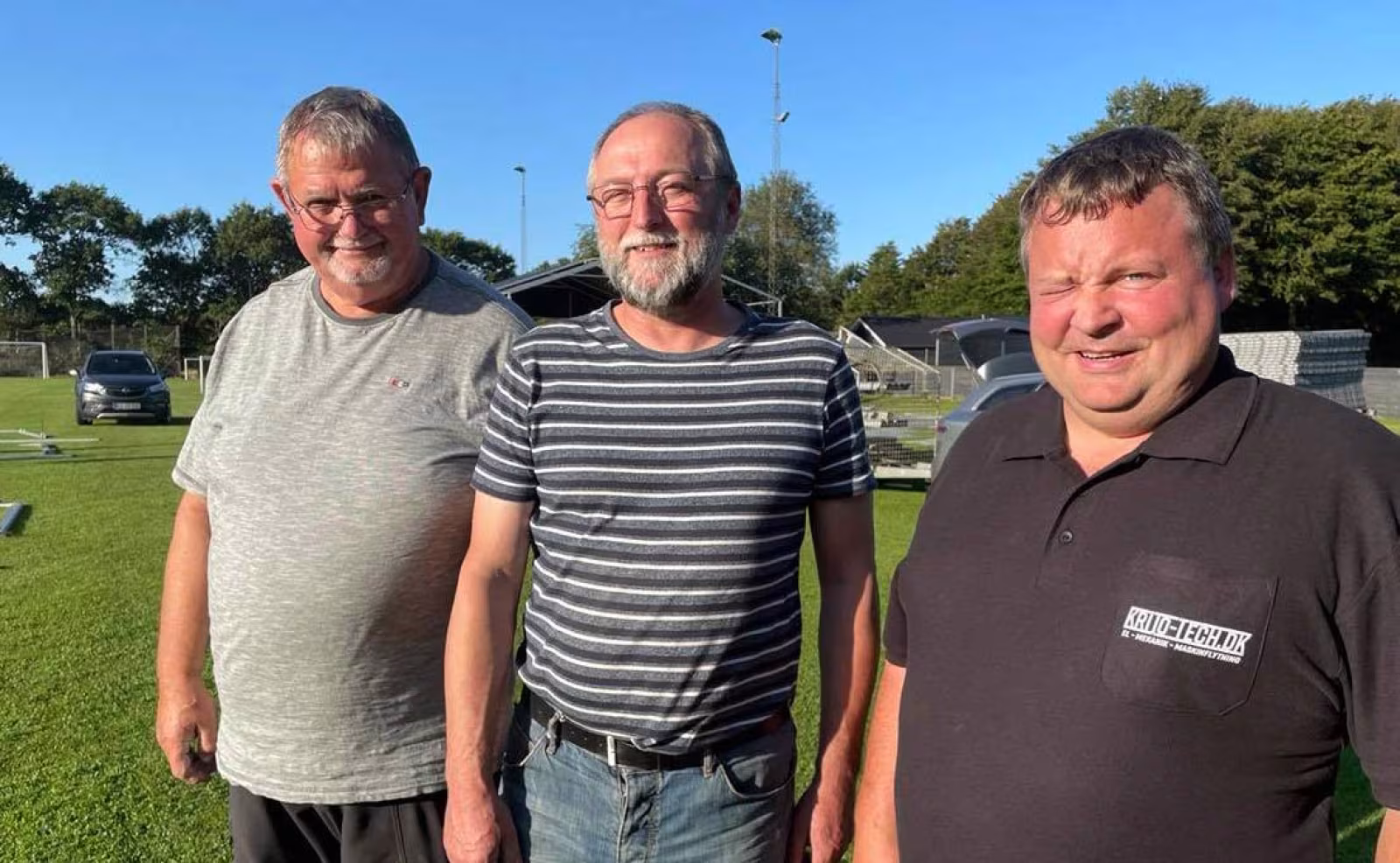 Fra venstre er det Ingolf Knudsen, formand Bo Skovdal og Ulrik Hansen fra Ansager & Omegns Jagtforening. De glæder sig til weekendens musikarrangement, og håber naturligvis også at det skæpper lidt i foreningskassen.