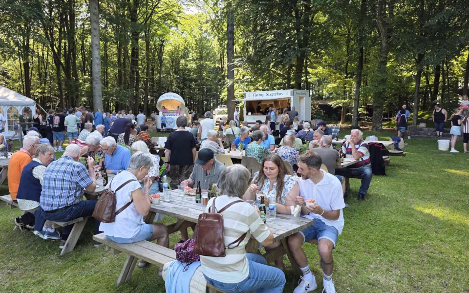 Filmklip og billeder fra Midsommerfest i Tistrup Anlæg