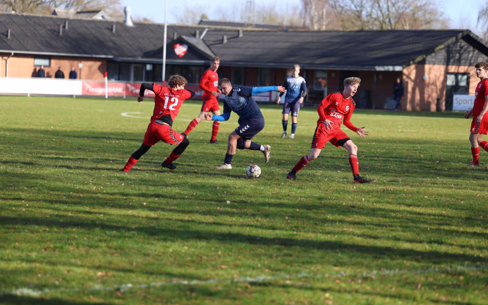 Fodbold Serie 3 herre Ølgod vandt hjemme 4-3 over HTS - Se billeder fra kampen.