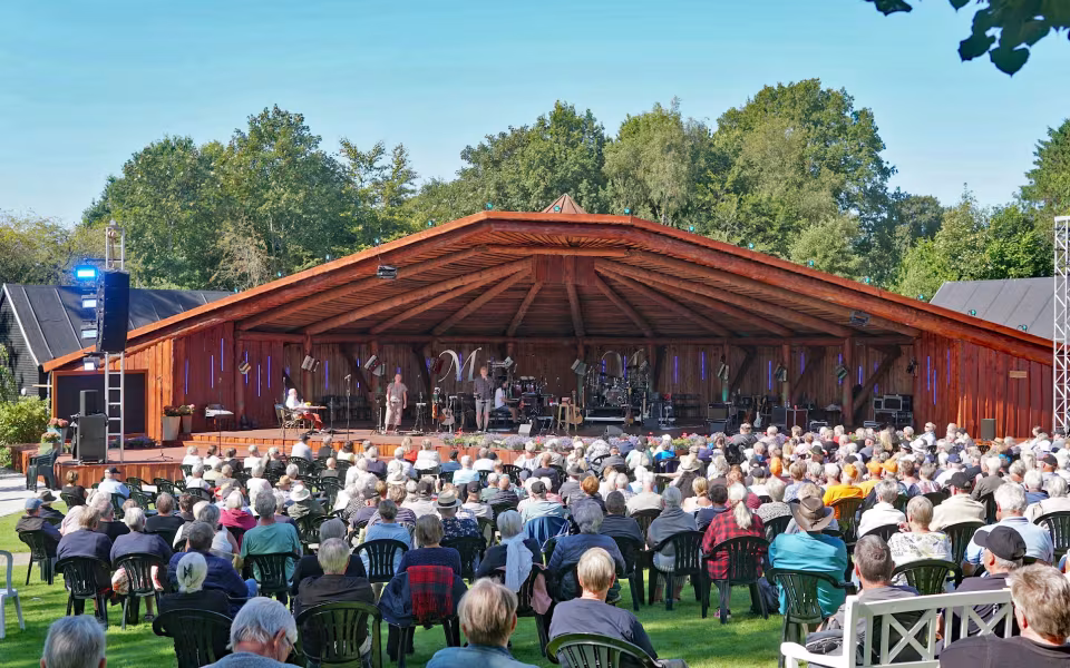 Friluftsgudstjeneste og sommersang i Mariehaven
