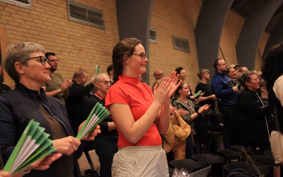 Farverig opvisning lyser Sportspark op