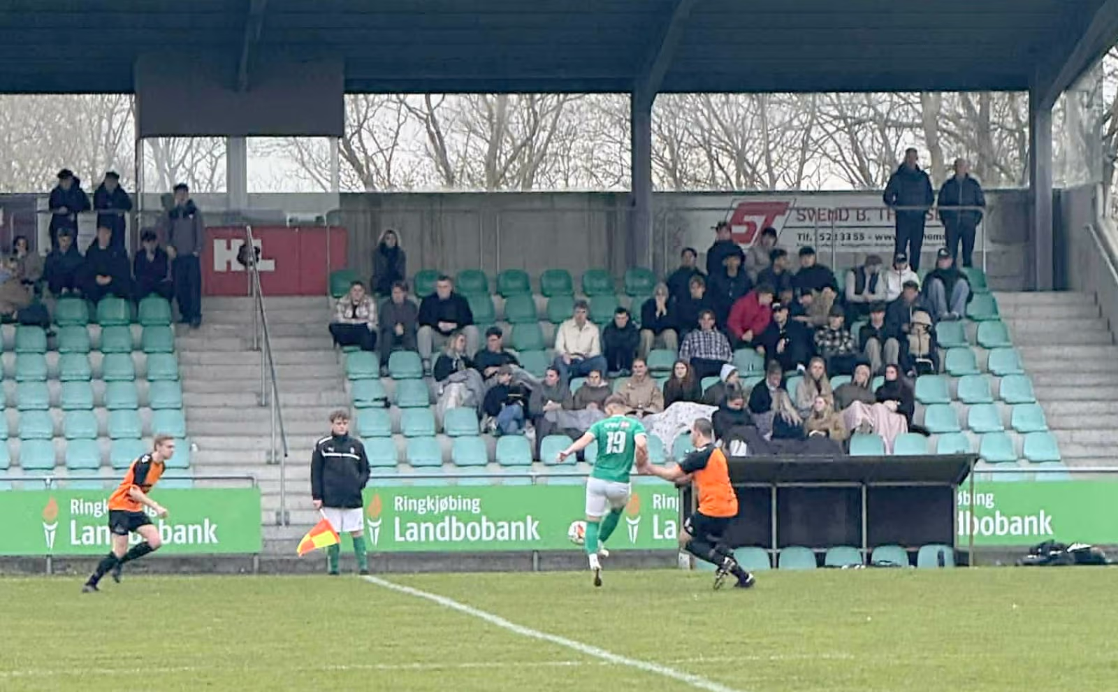 Det var en kamp med masser af drama og momentumskift, da Skjern GF tog imod Helle FC i Serie 4.