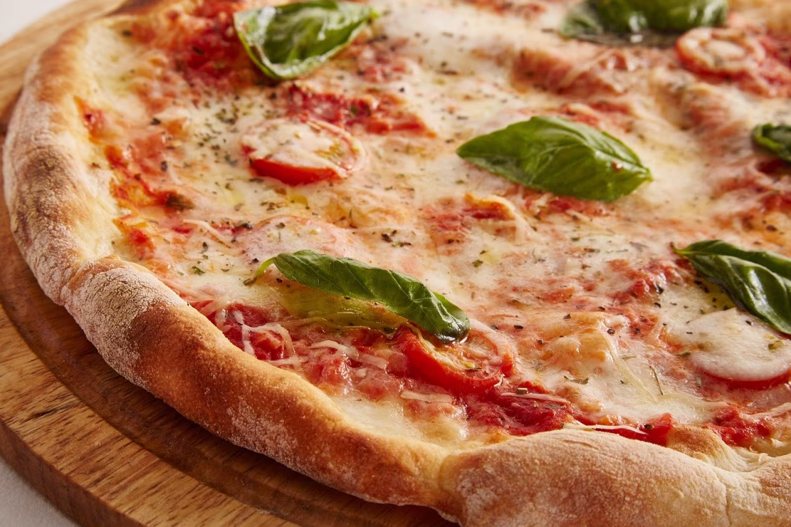 Vind en familiepizza fra Agerbæk Pizza og Kebabhus