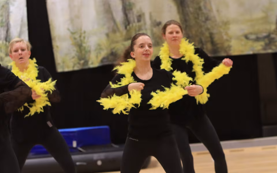 Forårsopvisning styrker integration i Outrup