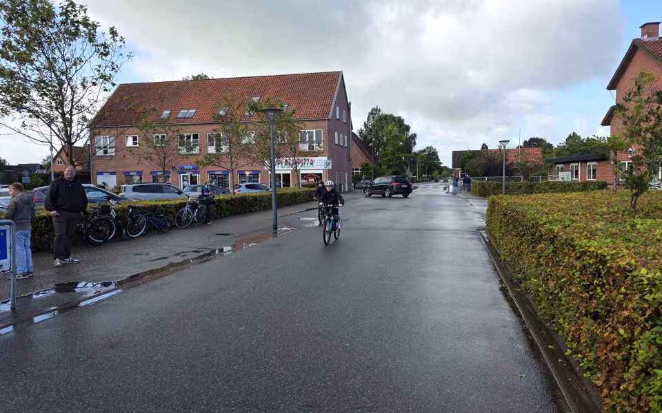 Regnen lagde en dæmper på Torvedagen i Ølgod, men ikke på humøret - Se billeder fra dagen