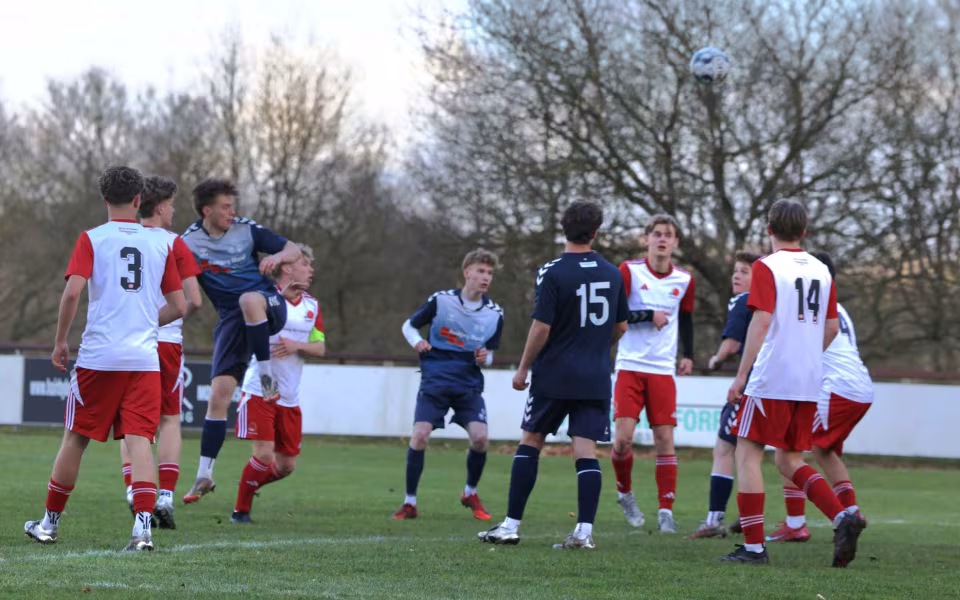HTS U19 vinder 5-1 over SGI. Se de mange billeder.