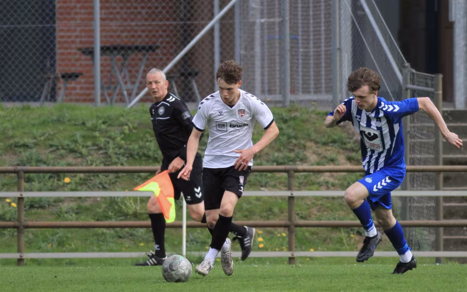 U19 vinder dramatisk lokalopgør
