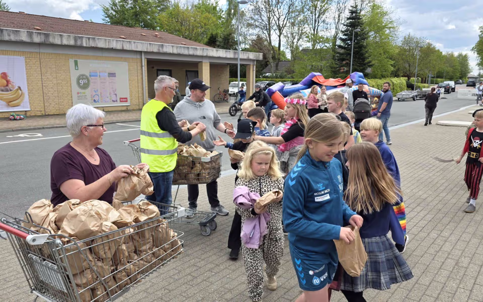 Stor deltagelse til Tistrup Screaming Carneval på torvet - Se de mange billeder