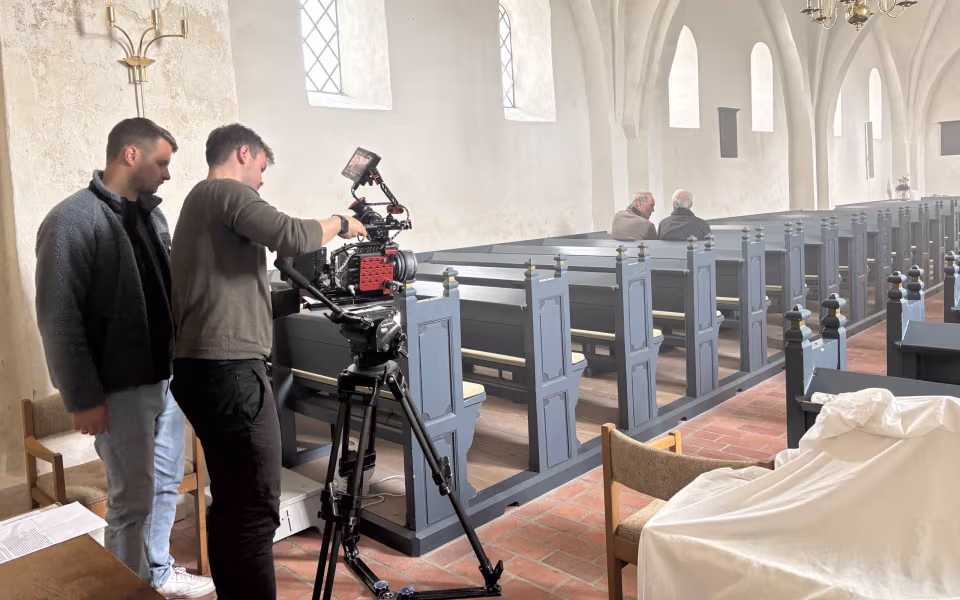 Tysk film optager i Outrup kirke