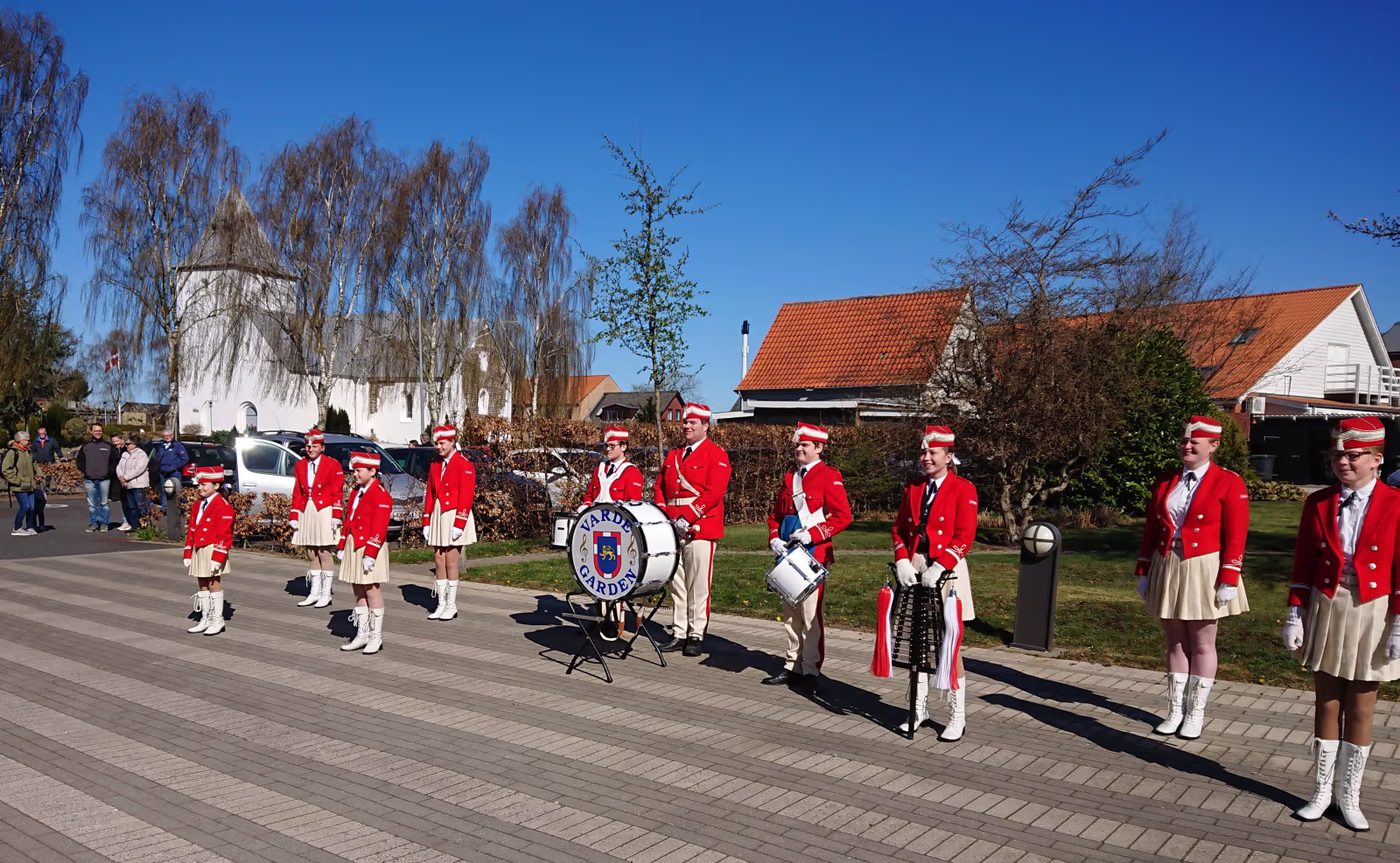 Søndag formiddag spillede Varde Garden for beboerne på Ansager plejehjem