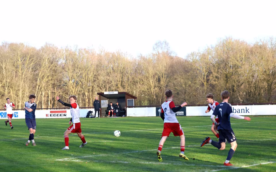 HTS U19 vinder 5-1 over SGI. Se de mange billeder.