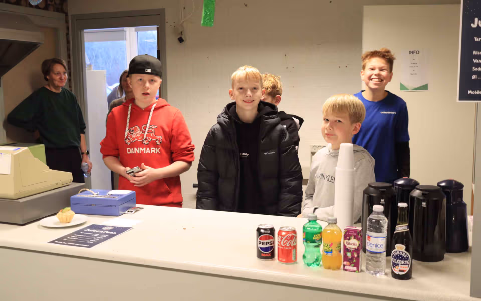 Julemarked samlede Billum i hallen
