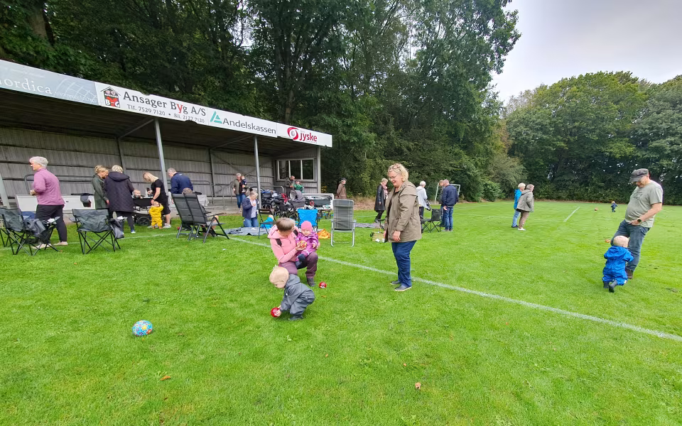 Bedsteforældredag i dagplejen på Ansager stadion