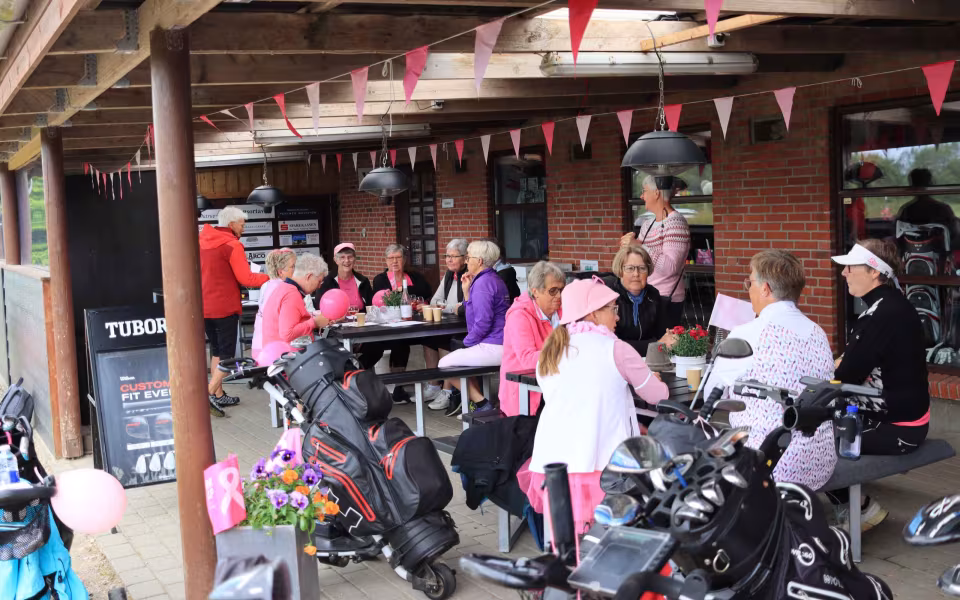 Pink cup tiltrækker 37 deltagere