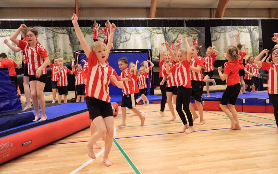 Forårsopvisning styrker integration i Outrup