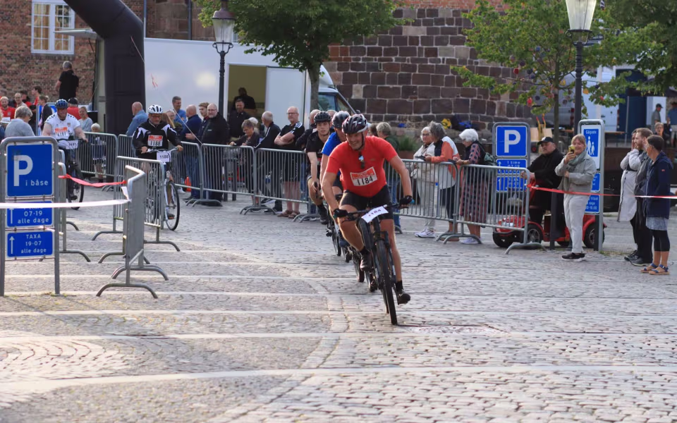 Sponsorløb skabte fest på torvet