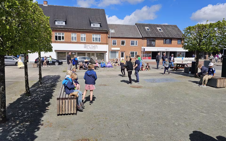 Tistrup Screaming Karneval. Billeder fra Børnehave, Plejehjem og Torvet.