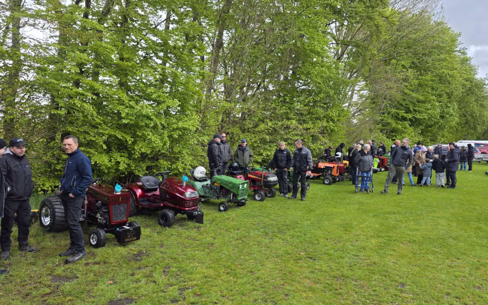 Havetraktortræk trak publikum til Krusbjerg Stadion – Se de mange billeder